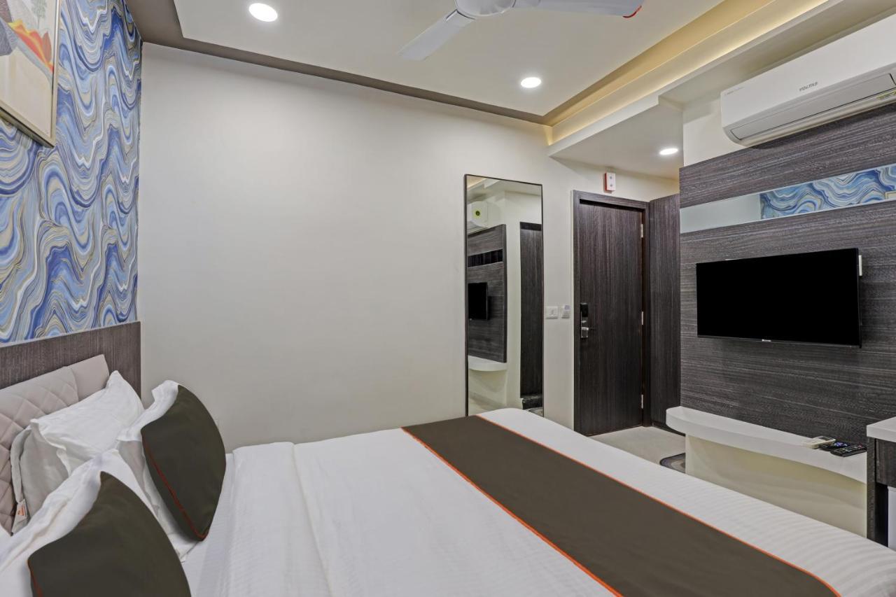 Collection O Alpha One Hotel Ahmedabad Exterior photo